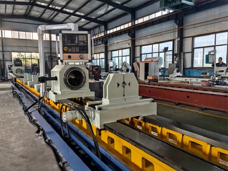 Deep Hole Scraping and Rolling Machine Tool for High Precision Deep Hole Machining